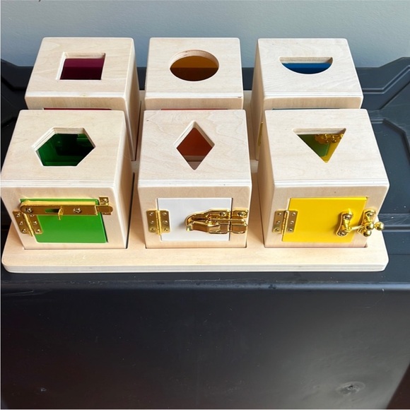 Guidecraft peekaboo lock boxes with storage tray - Picture 6 of 10